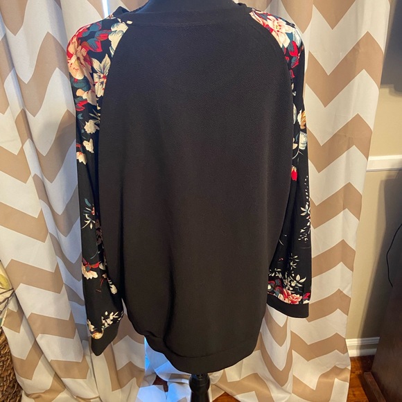 NWOT SHEIN Curve 2xl long floral sleeve top - Picture 2 of 10
